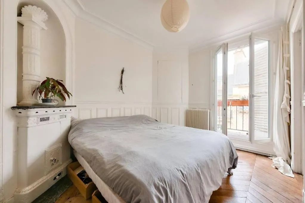 Montmartre Duplex Avec Balcon * Paris